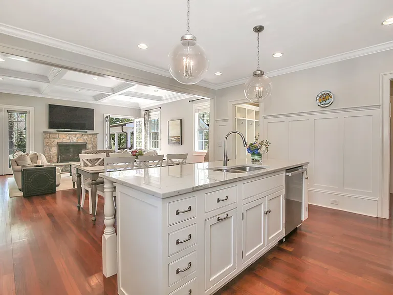 328 Sound Beach Ave — Photo 8