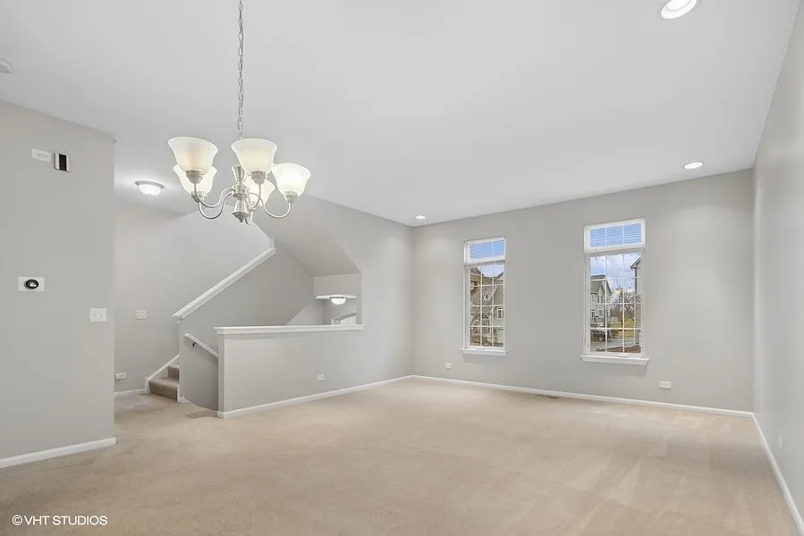 3 bed, 2.5 bath, 2460 sqft, $3,000 — Photo 2