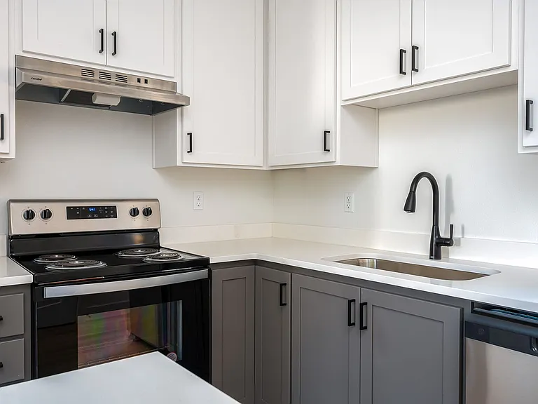 12094 SE Market St — Photo 10