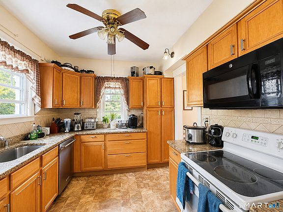 3rd image of 195 Montowese Avenue