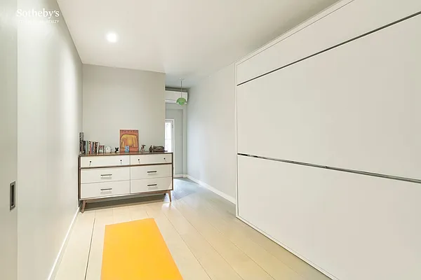 Sold by Sotheby's International Realty | media 11