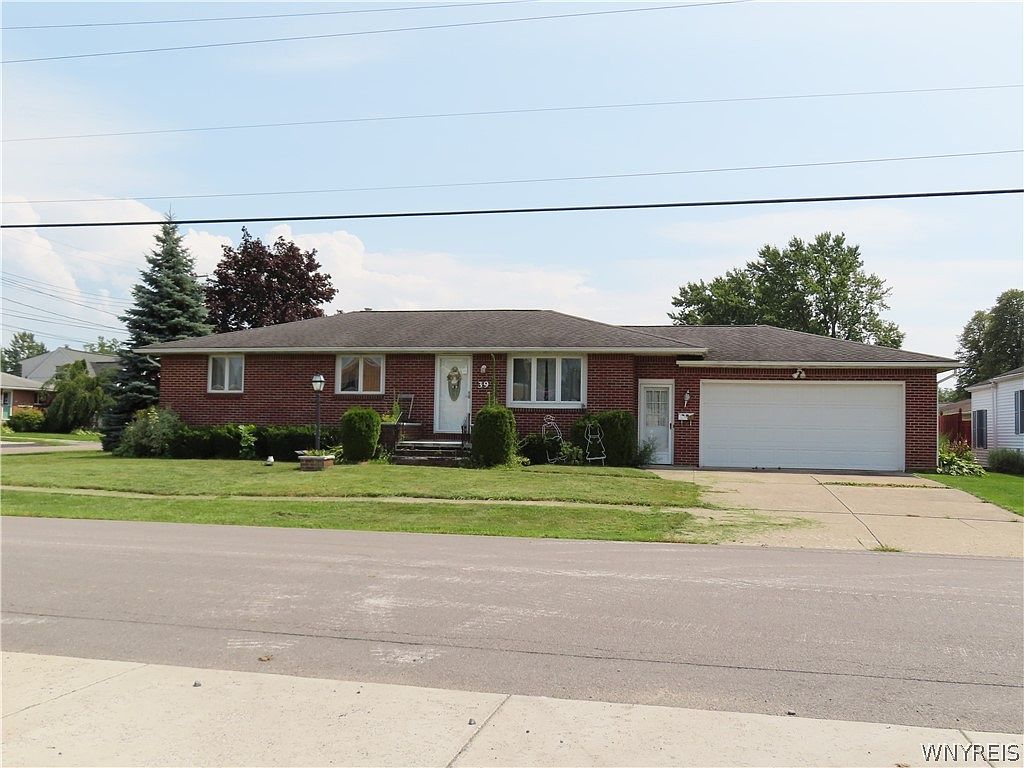 39 1st Ave, Lancaster, NY 14086 | Zillow