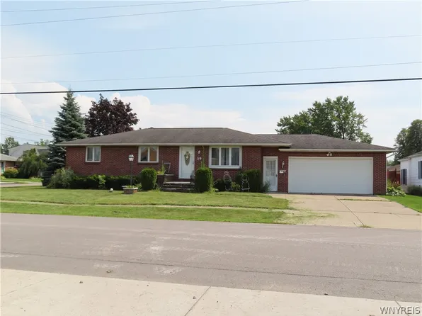 39 1st Ave, Lancaster, NY 14086