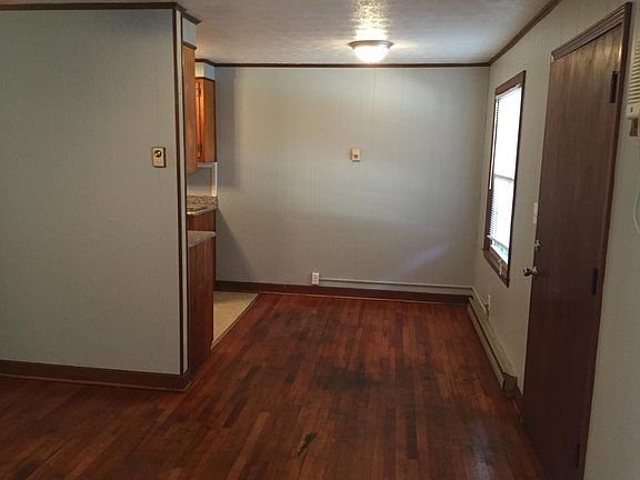 4th image of 130 Colonial Ct APT 33