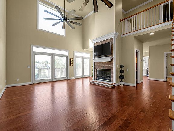 5th image of 845 Glen Abbey Cir