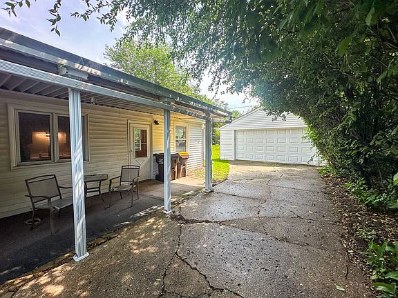 3rd image of 2327 Pelham Rd