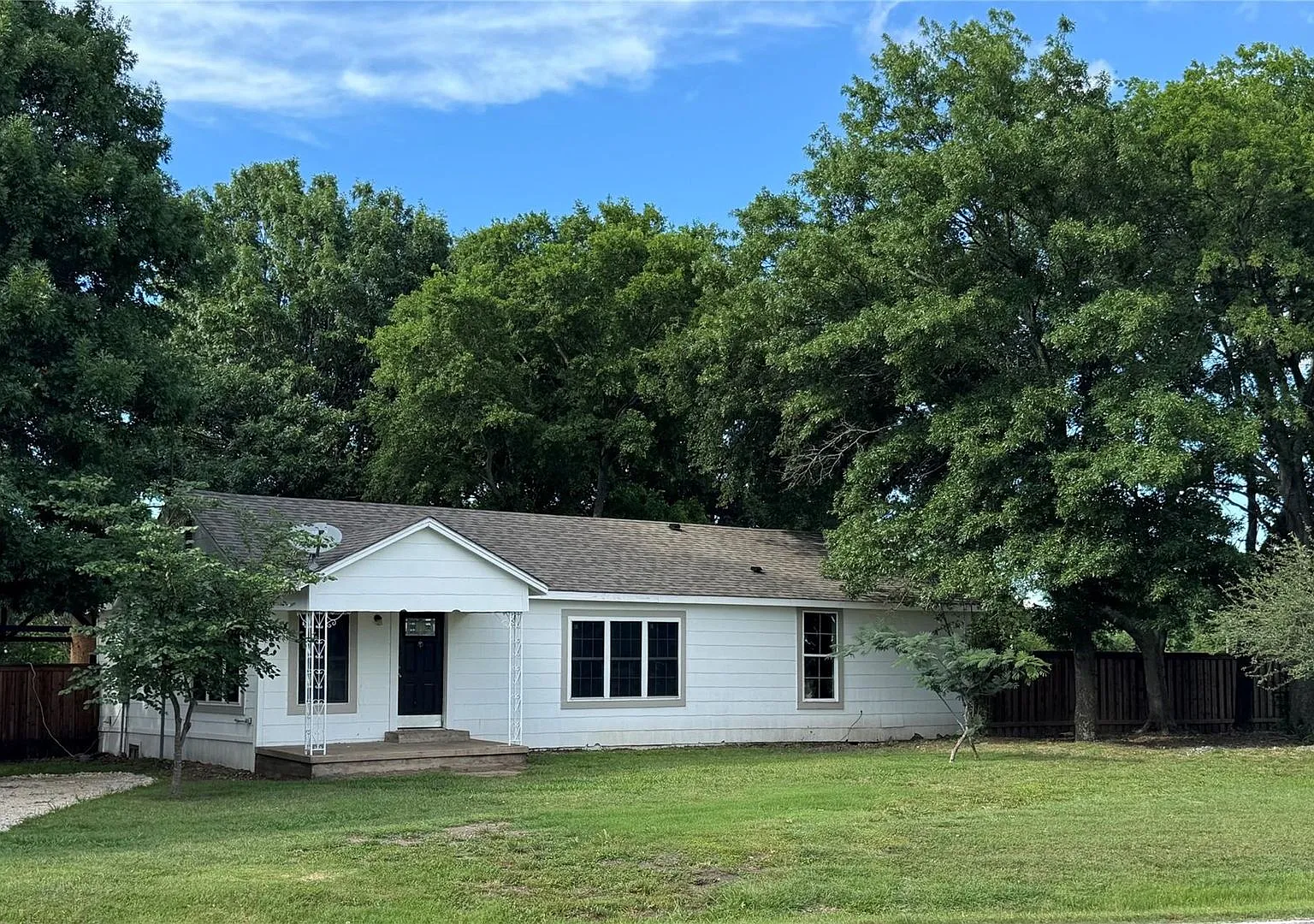 1197 FM 697 — Photo 3