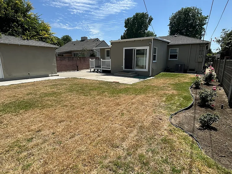 800 N Griffith Park Dr — Photo 31