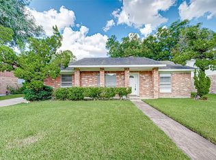 12626 Hunting Briar Dr, Houston, TX 77099
