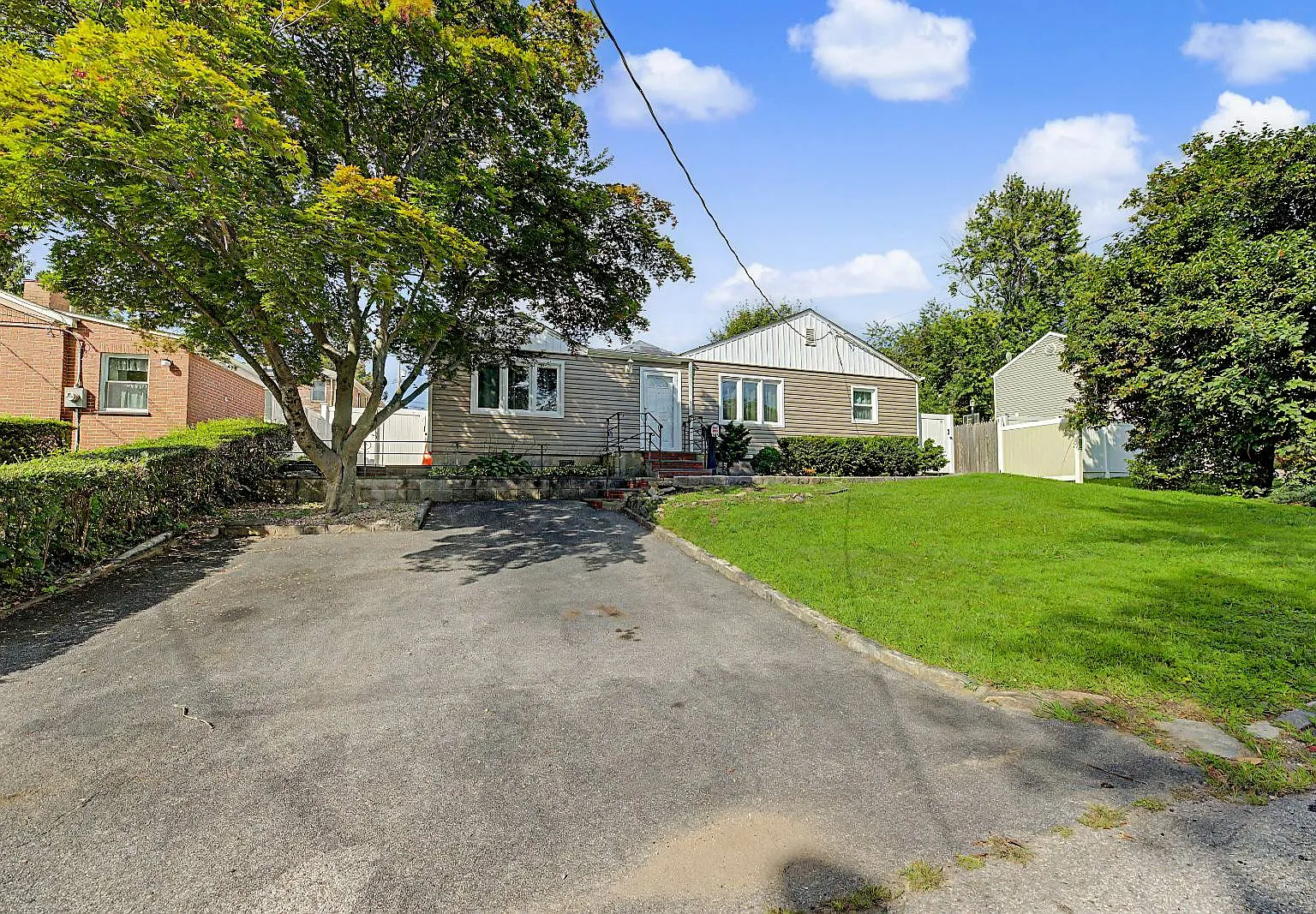 3 bed, 1.0 bath, $5,000 — Photo 2