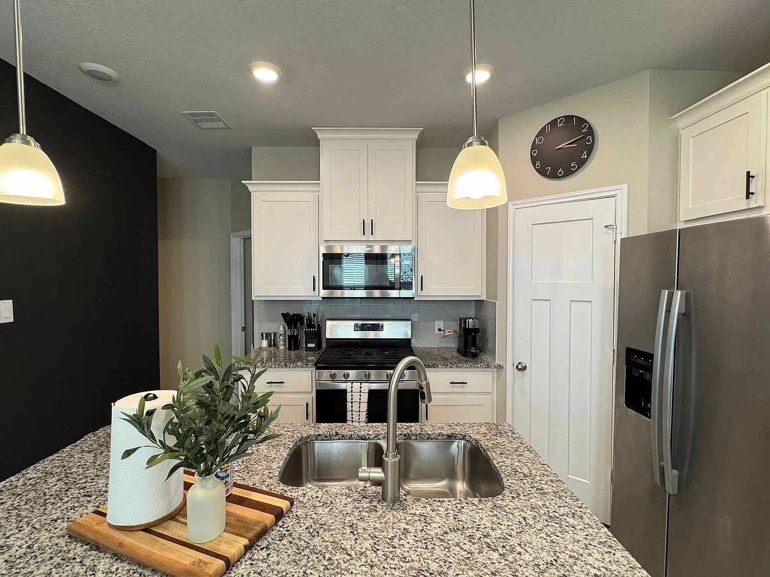 3 bed, 1398 sqft, $4,750 — Photo 3