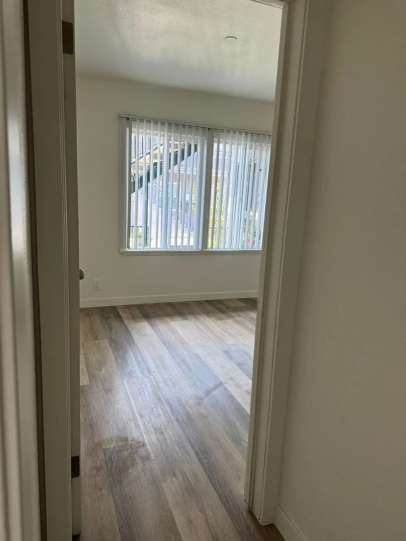 Blythe Apartments — Photo 1