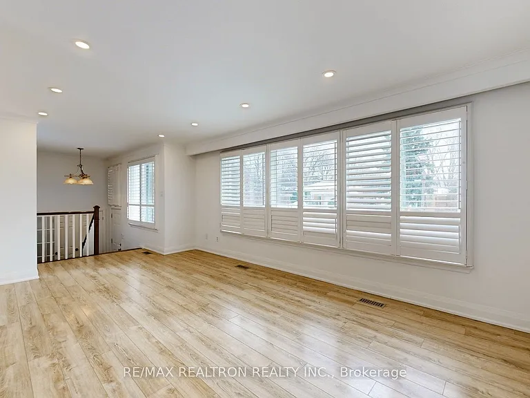 24 Fenelon Dr — Photo 10