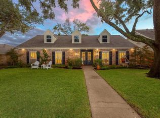 9038 Fairglen Dr, Dallas, TX 75231