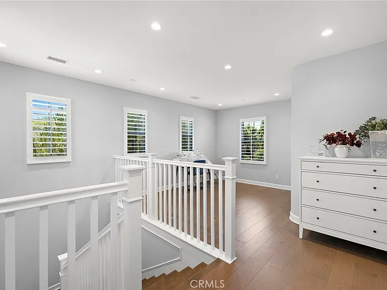 72 Henson — Photo 11