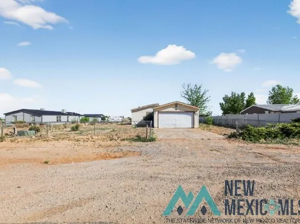 673 Meadowlake Rd, Los Lunas, NM 87031