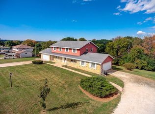 21450 Jill Ct, Brookfield, WI 53045