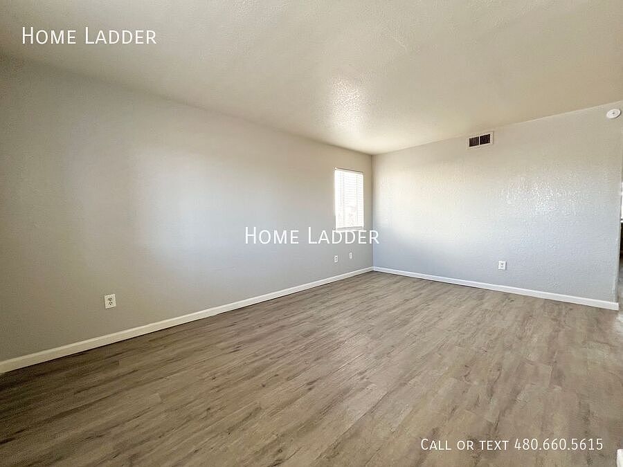 1st image of 4959 S Park Ave #103