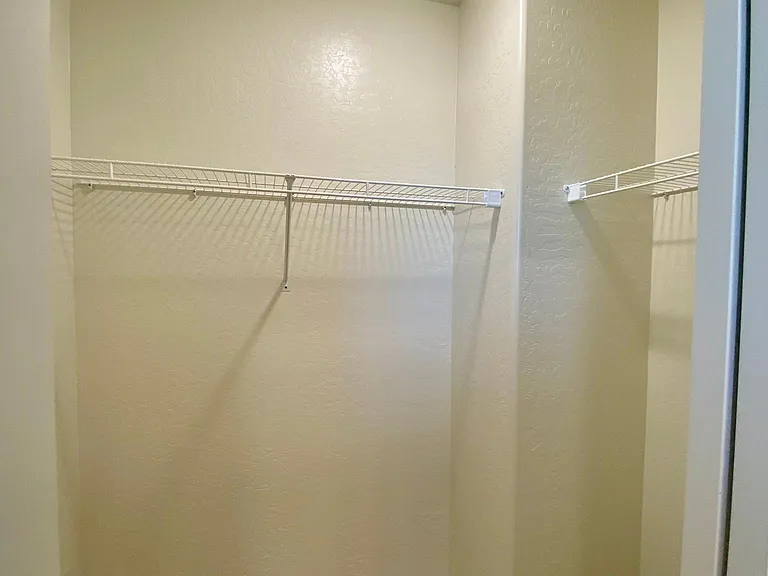 1102 Royalty Way W — Photo 23
