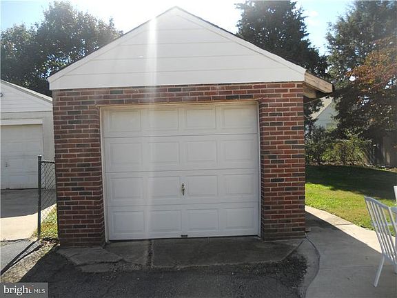 3rd image of 216 W Reamer Ave