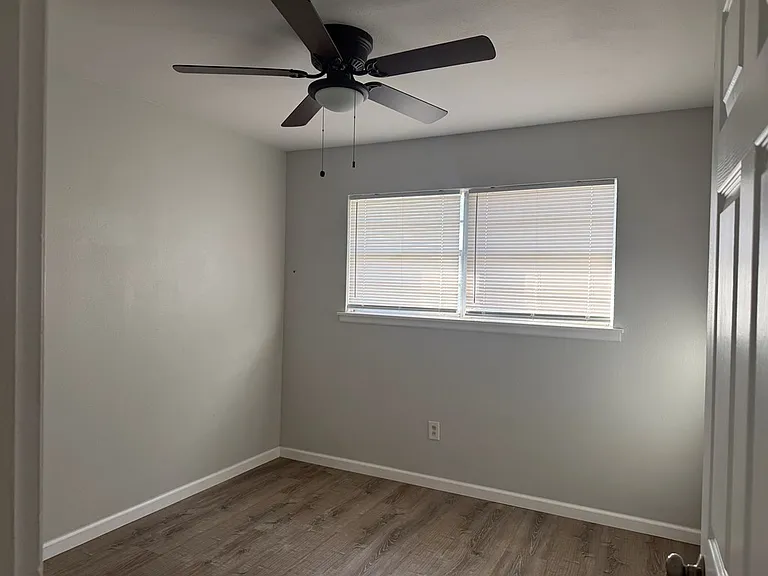 2705 Cambridge St — Photo 17