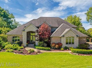 10136 Rosemarie Run, Brighton, MI 48114