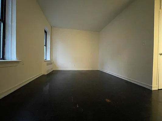 Rented by HOLTON REAL ESTATE INC. | media 22