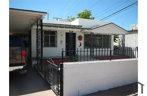 905 Radford St Photo 1