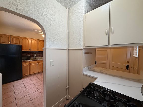 5th image of 93-93A E Capen St