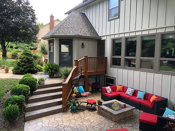 Hook ups for tv/audio.