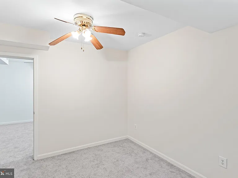 4502 Henderson Rd — Photo 50