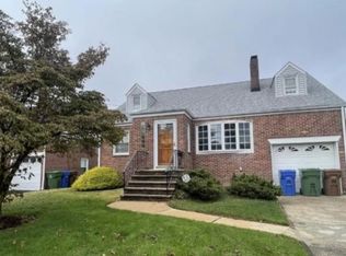 18 Elmwood Ter, Linden, NJ 07036