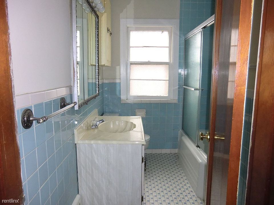Keebler 1712 N Bathroom (2)