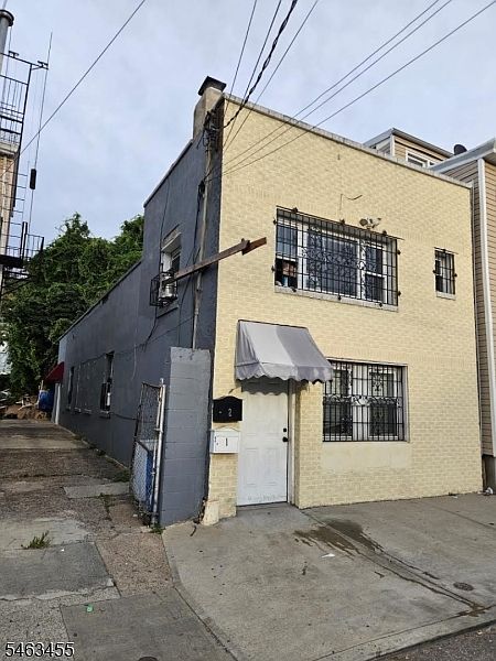 1st image of 46 E Main St