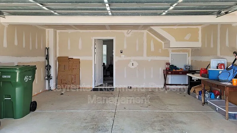 3 bed, 2.5 bath, 1741 sqft, $2,600 — Photo 4