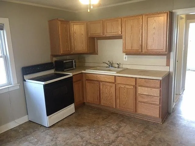 1040 E Pearl Ave — Photo 7