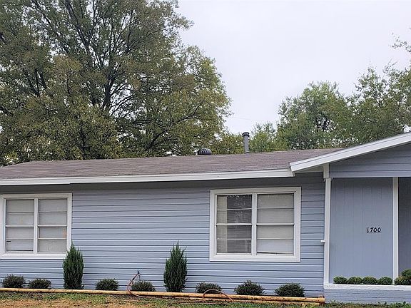 3rd image of 1700 Grace St