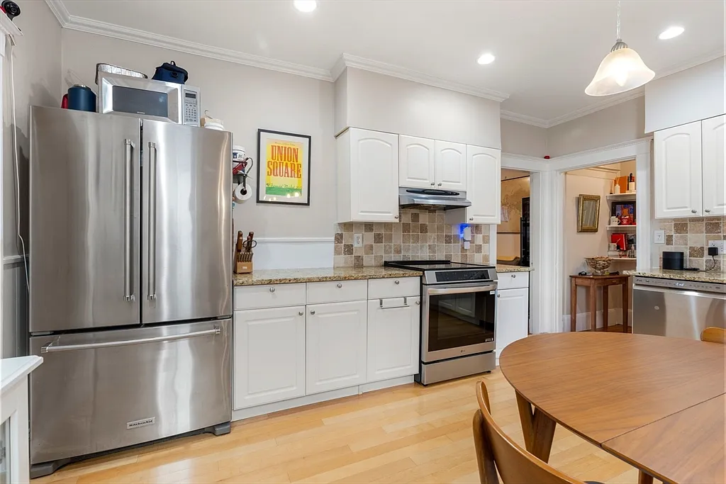 2 bed, 1.0 bath, 884 sqft, $3,285 — Photo 4