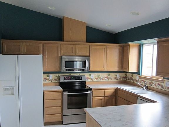 Bright Open Kitchen w/ Ample Counter Space