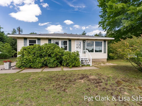 15775 Lincoln St, Grand Haven, MI 49417