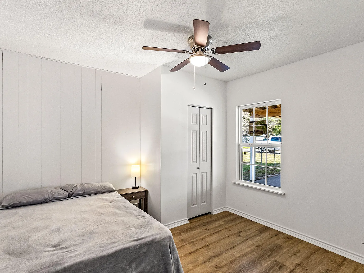 4 bed, 2.0 bath, 2282 sqft, $845 — Photo 1