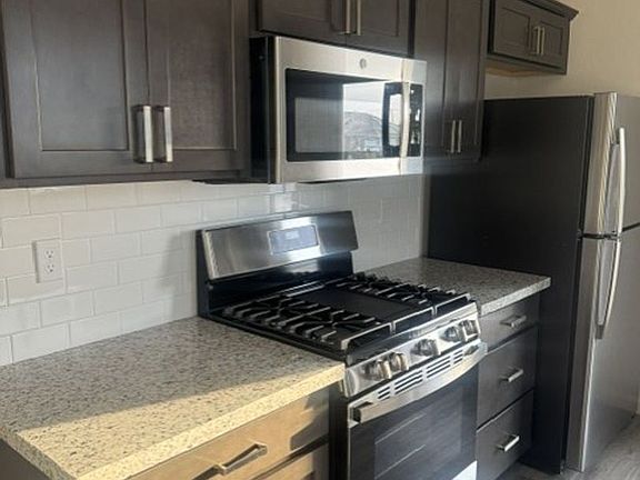 2nd image of 2395 Oakmont Cir