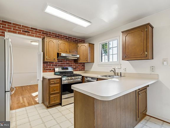4th image of 5230 Pommeroy Dr