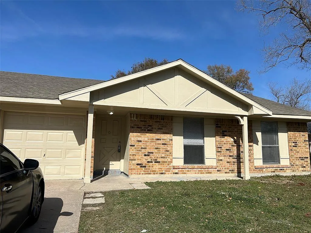 3 bed, 2.0 bath, 1296 sqft, $1,850 — Photo 2