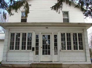 309 1/2 E Center St, Eureka, IL