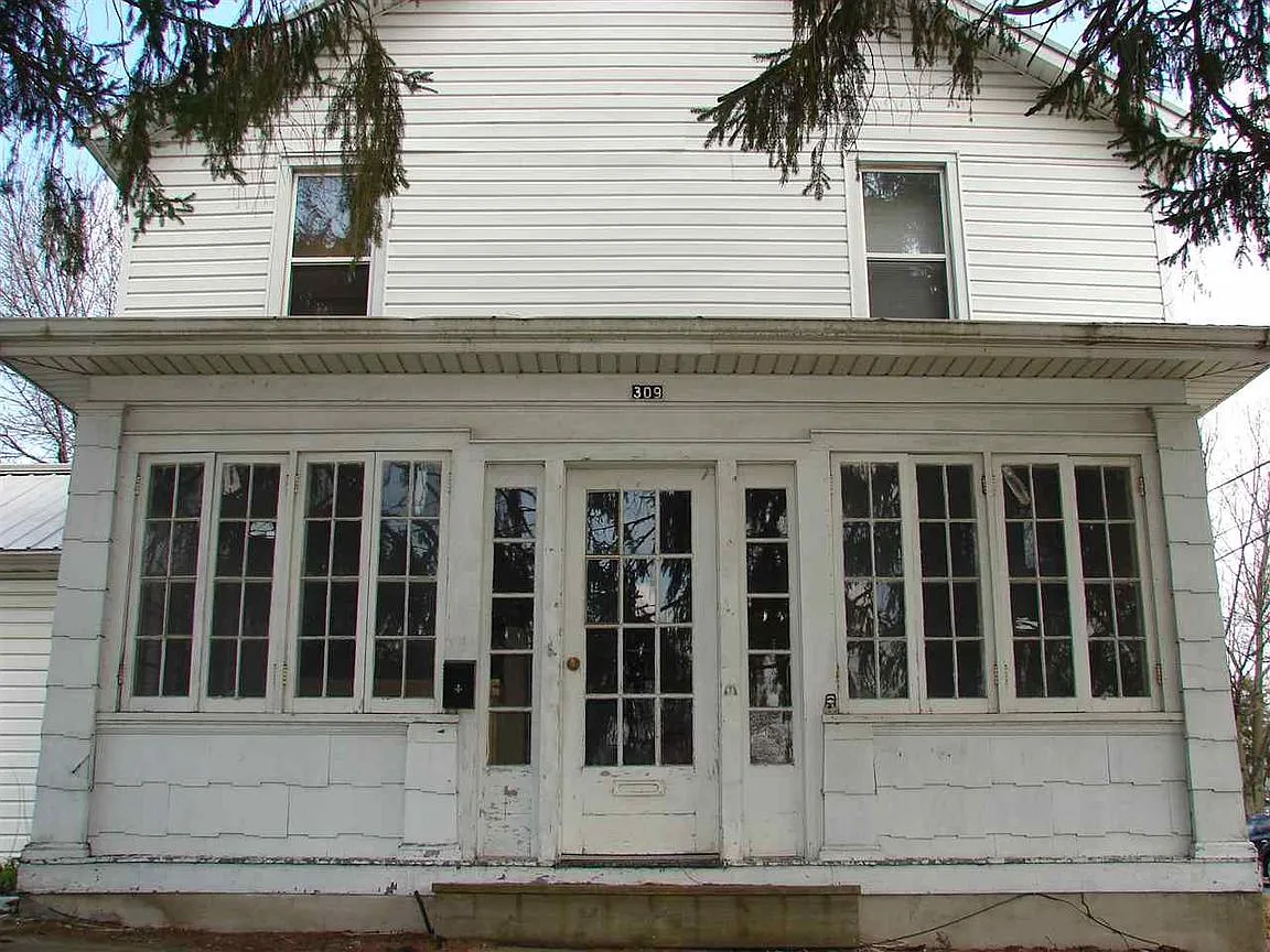 309 1/2 E Center St photo 1