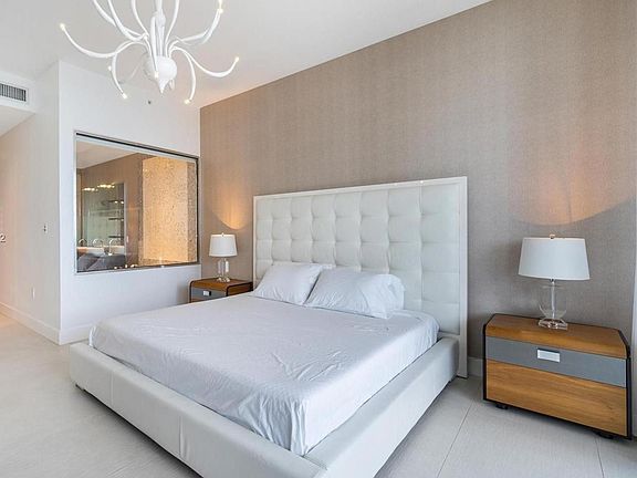 5th image of 200 Biscayne Boulevard Way #4727