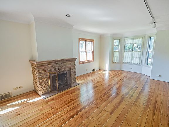 4th image of 1060 Ottawa Ave