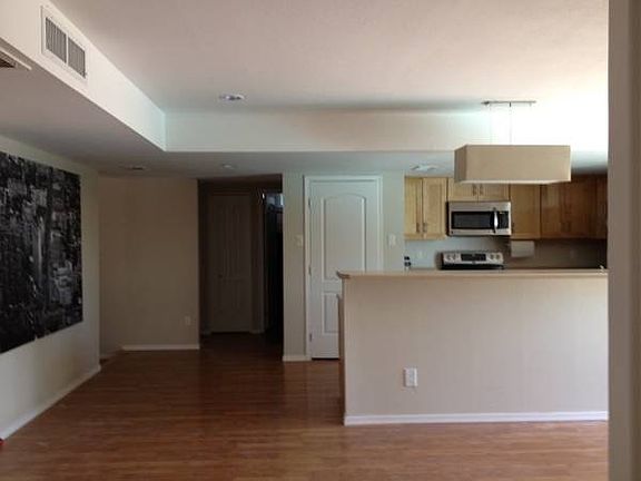 3rd image of 1143 E Diamond Dr