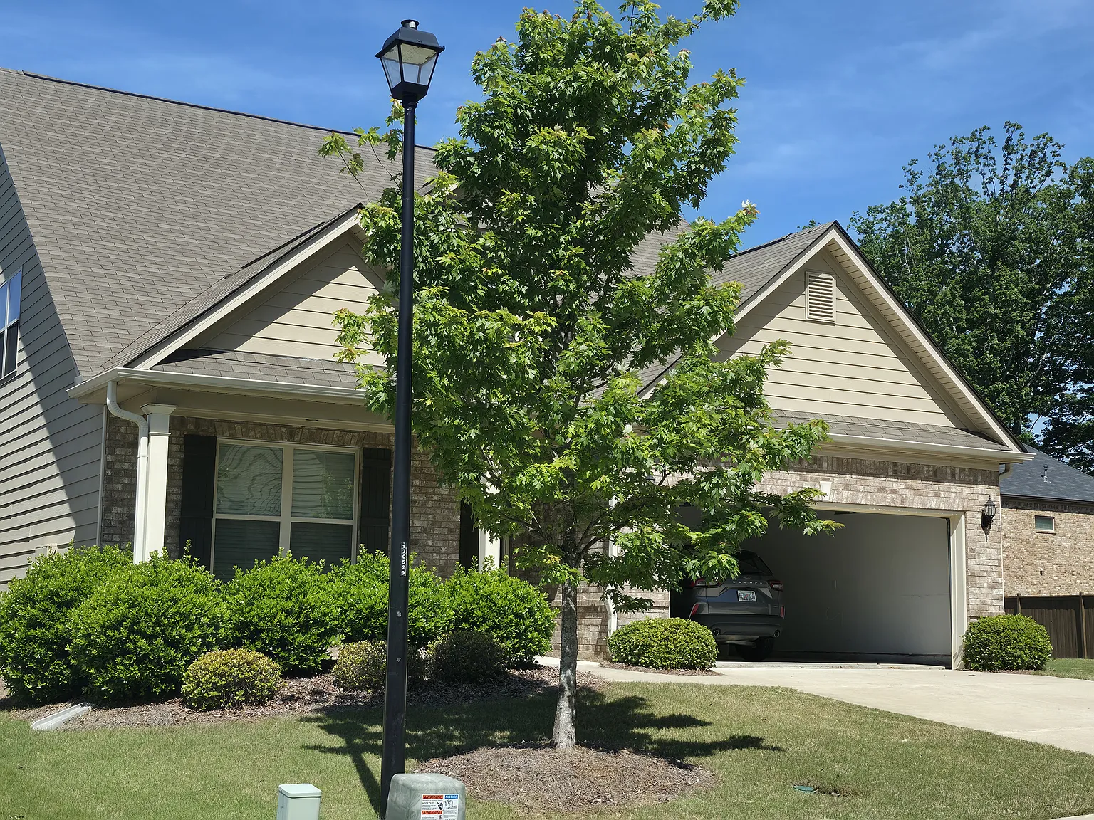4 bed, 3.5 bath, 2837 sqft, $2,700 — Photo 2